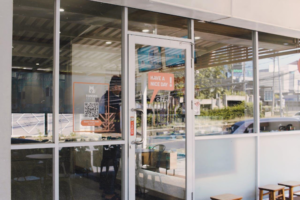 How to Design Custom Signs That Match Your Brand Colors and Logo Perfectly